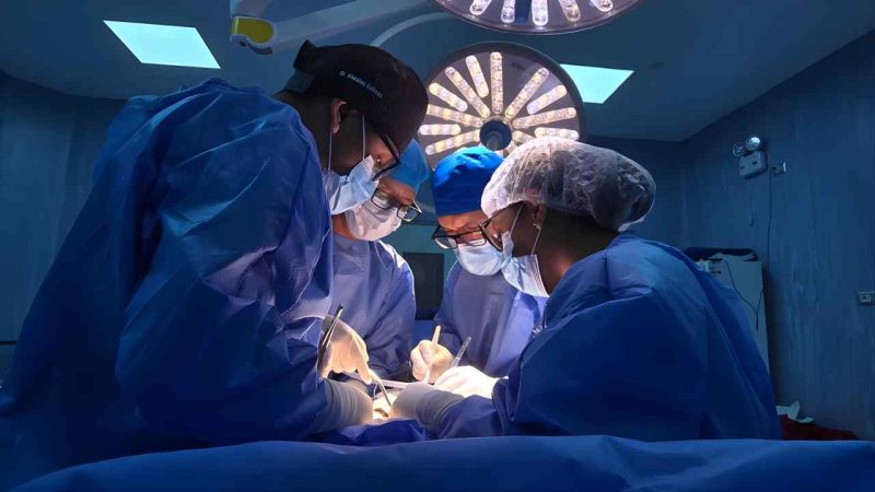 EsSalud realiza cirugía a paciente de 82 años en Hospital Sabogal